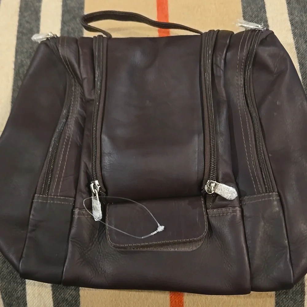 Brown Leather Hanging Travel Toiletry Kit NWOT - Picture 9 of 13